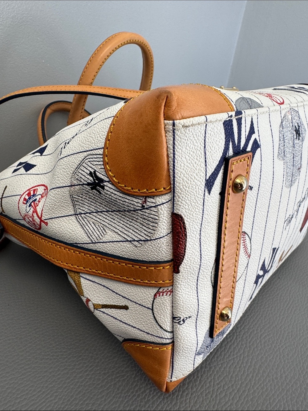 DOONEY & BOURKE NEW YORK YANKEES LEATHER WHITE & TAN PRINT SATCHEL BAG - Picture 8 of 11